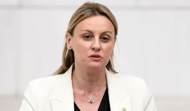 CHP’li Ösen’den İzmir’deki tarihi binaların vakıflara devrine tepki