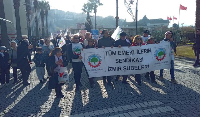 Emekliler İzmir’de yürüdü: Sefalete teslim olmayacağız