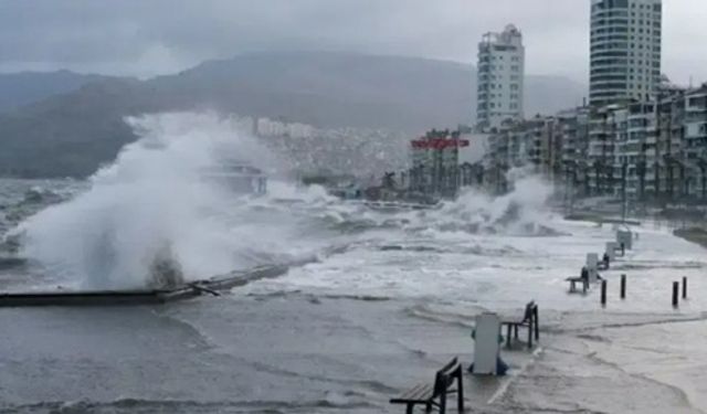İzmirliler yarına dikkat: Hem sağanak hem fırtına!
