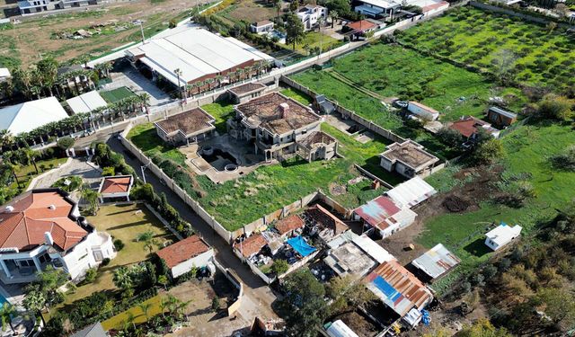 Gökçekler’in İzmir’deki kaçak malikanesi: İnşaat ruhsatı almadı!