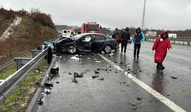 İstanbul-İzmir Otoyolu'nda kaza: Ölü ve yaralılar var