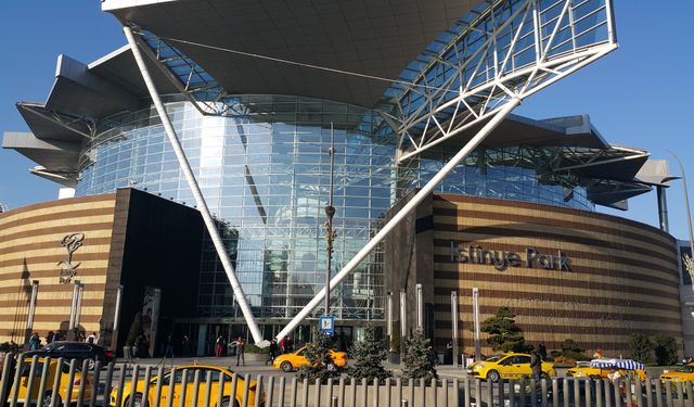 İstinyePark AVM’de tepki toplayan otopark kararı: Yöneticilere bedava, çalışanlara ücretli!