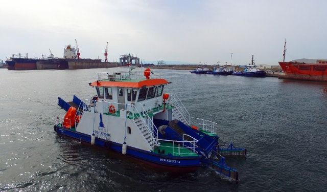 İzmir Körfezi’ndeki artan kirliliğe yeni önlem: Bir süpürge gemisi daha alınacak