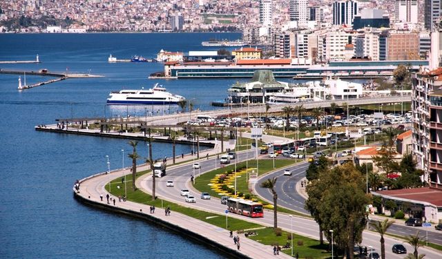 İzmir neden bu kadar seviliyor? Bu kentin sırrı sokaklarında gizli