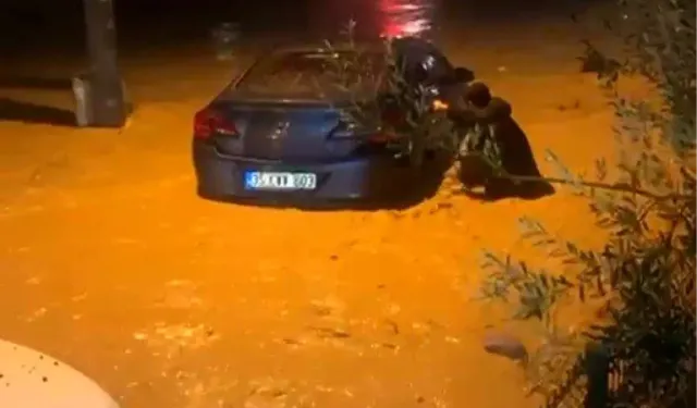 İzmir’de yağmur kabusa döndü: Sağanak hayatı felç etti