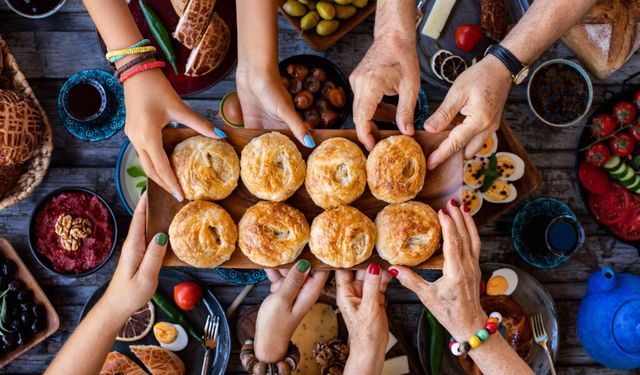 İzmir’in lezzet haritası açıklandı! 2026 yılı mutlaka denemeniz gereken 16 meşhur yemek: Tadına doyamayacaksınız!