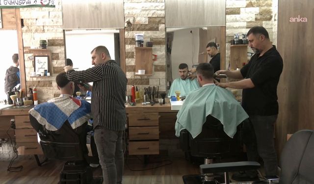 İzmirli berberden dikkat çeken askıda tıraş uygulaması: Asgari ücretli ve emekliye 150 TL