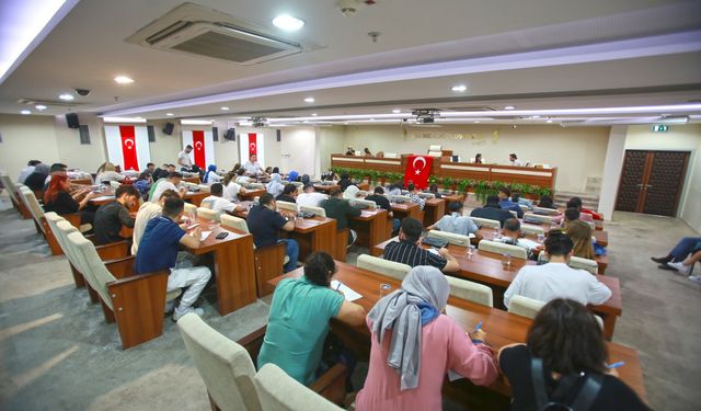 Karabağlar’da istihdam atağı: 1724 kişi işe yerleştirildi!
