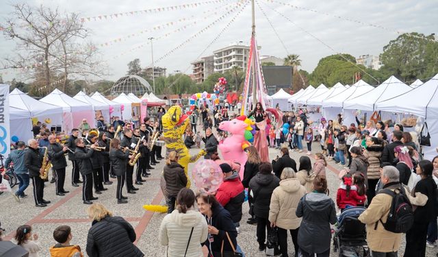 Karşıyaka’da KarneFest başladı: Eğlence 25 Ocak’a kadar sürecek