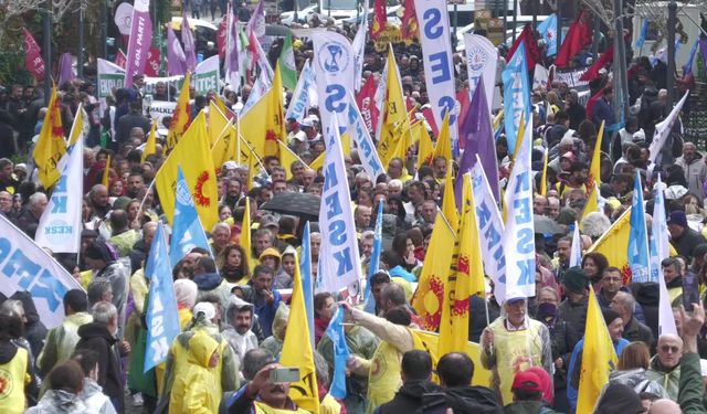İzmir’de KESK’ten iş bırakma eylemi: Tüm emekçilere örgütlenme çağrısı