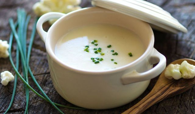 Kış sofralarının yeni yıldızı: Sütlü karnabahar çorbası nasıl yapılır?