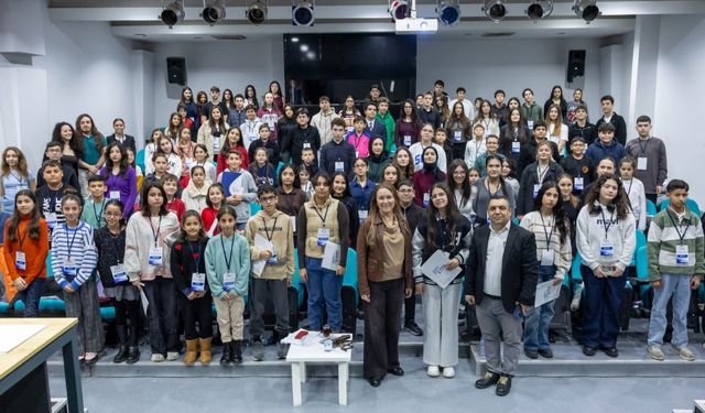 Konak’ın Çocuk Meclisi’nde seçim heyecanı: Yeni başkanlarını seçtiler