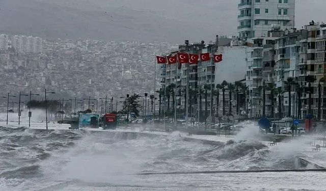 İzmir'e sarı kodlu uyarı: Fırtına ve sağanak yağışa dikkat!