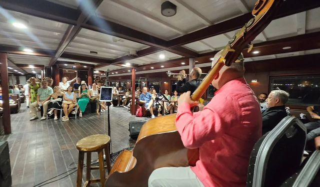 İzmir Körfezi’nde blues keyfi