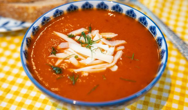 Sofraların vazgeçilmezi: Domates çorbası nasıl yapılır?