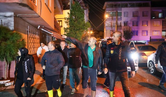 Yağış sonrası Buca’da gece mesaisi