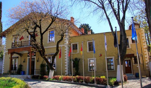 Yüz yıllık sırlar gün yüzüne çıkıyor! İzmir’de ay-yıldızın asırlık hikâyesi bu müzede: Her bir eser tarihe götürüyor