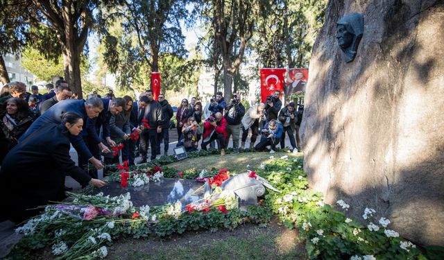 İzmir'de Zübeyde Hanım’a duygusal anma