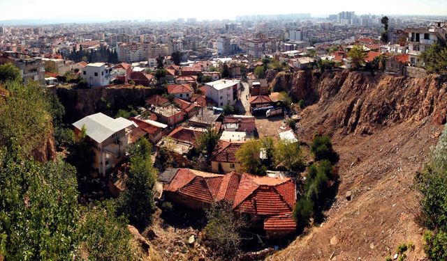 Karşıyaka’da 13 yıllık düğüm çözülüyor: Taş ocağına imar planı!