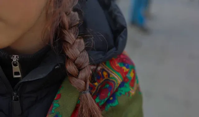 İzmir'de saç örme videosuyla tutuklanan çocuğa çıplak arama ve şiddet!