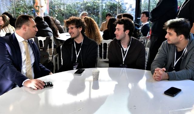 Bornova'dan gençlere destek: Burs dayanışması