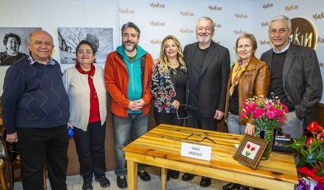 Ünal Ersözlü okurlarıyla bir araya geldi: Böğürtlen Öpücüğü’ne imza günü