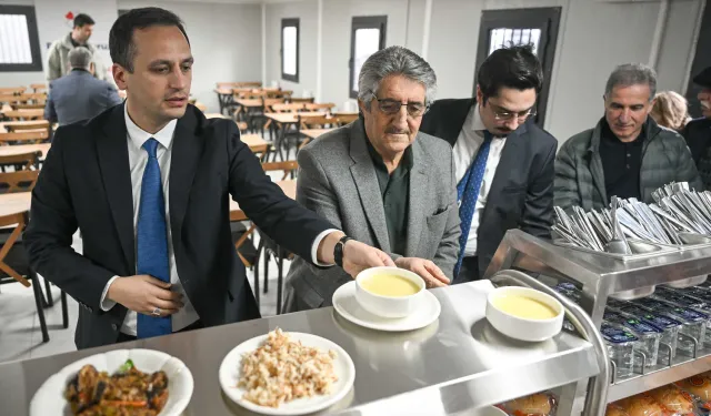 Bornova’nın kent lokantalarında dayanışma büyüyor: Askıda yemek uygulaması başladı