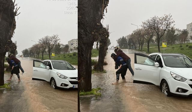 İzmir’de yürek ısıtan anlar: Zabıta ekipleri mahsur kalan yurttaşları sırtında taşıdı