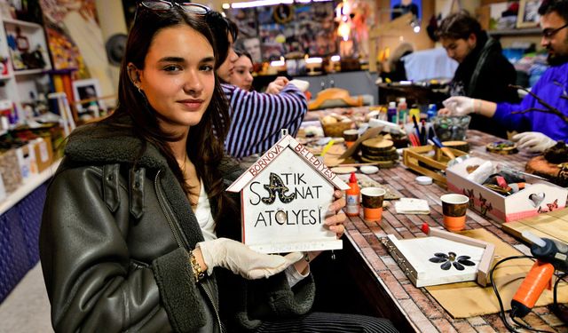 Bornova’da gençler atıkları sanata dönüştürdü