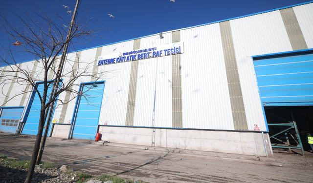 Yeni doğmuş bebeği ölüme terk ettiler: Bergama çöp ayrıştırma tesisinde bulundu!