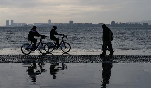 Hafta sonu planları iptal: İzmir'de sağanak yağış devam edecek!