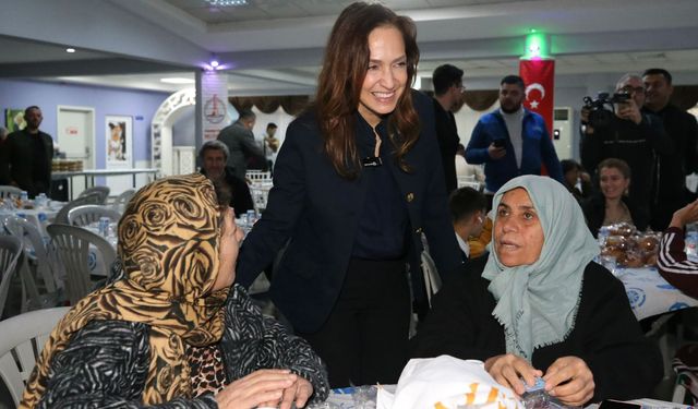 Karşıyaka’da ilk iftar sofrası kuruldu: Dayanışma büyüyecek