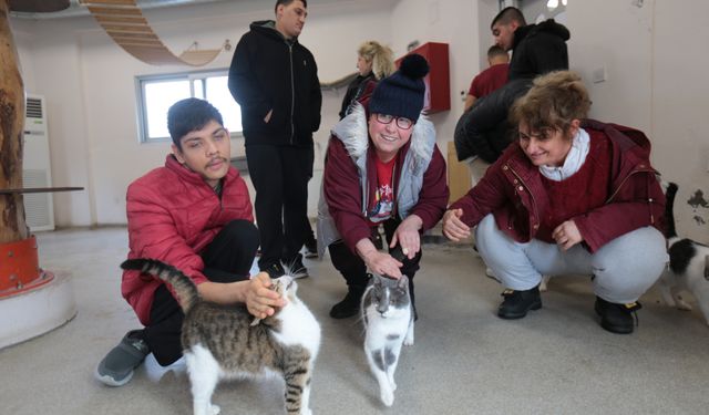 Konak'ta kalpleri ısıtan buluşma