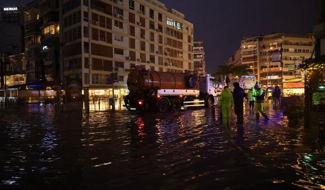 Lodos denizi taşırdı: Seviye 85 santimetreye kadar yükseldi