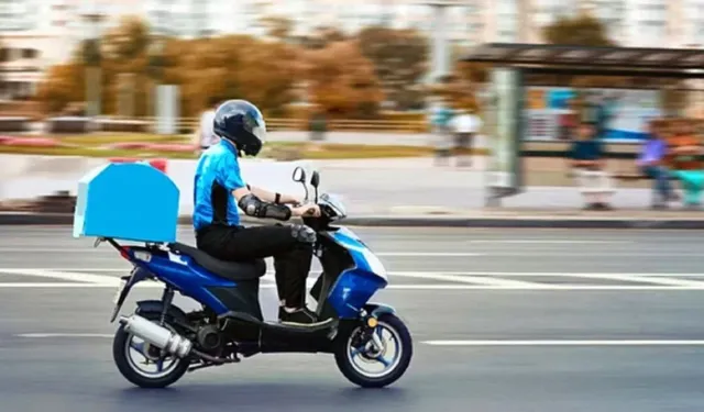 Çöpçüler Kralı repliği İzmir’de motokuryelerin gerçeğini anlattı