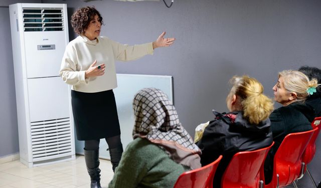 Konak'ta Medeni Kanun'un kazanımları masaya yatırıldı