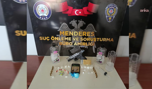 Menderes’te uyuşturucu operasyonu: Araç cephanelik çıktı