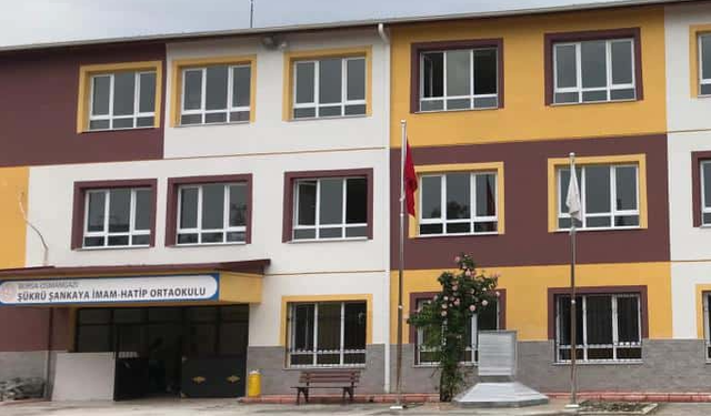 Eğitim-İş: Okulda namaz kontrol devriyesi kuruldu