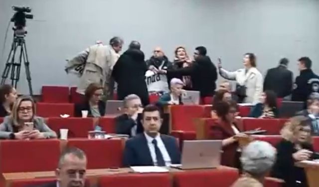 Kültürpark Platformu protestosu meclise damga vurdu: Basmane çukuru halkındır, halkın kalacak