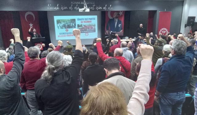 TİP'in 65 yıllık yürüyüşü İzmir'de konuşuldu: İşçi sınıfı mücadelesi geleceğe taşınıyor!