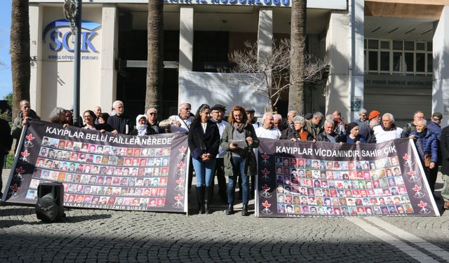 İzmir’de oturma eylemi: 33 yıldır süren inkâr ve cezasızlığa son verin, adaleti sağlayın