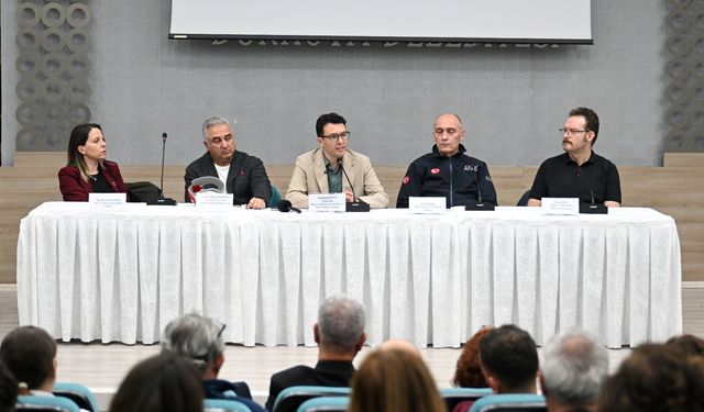 Bornova'da 6 Şubat ve deprem konuşuldu: Portekiz büyüklüğünde bir alan yeniden inşa ediliyor