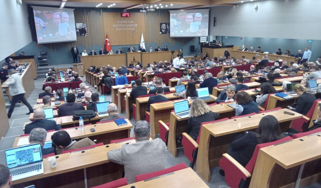 Yeşil alan talebine rağmen oy birliğiyle geçti: Basmane’ye 84 metrelik onay!