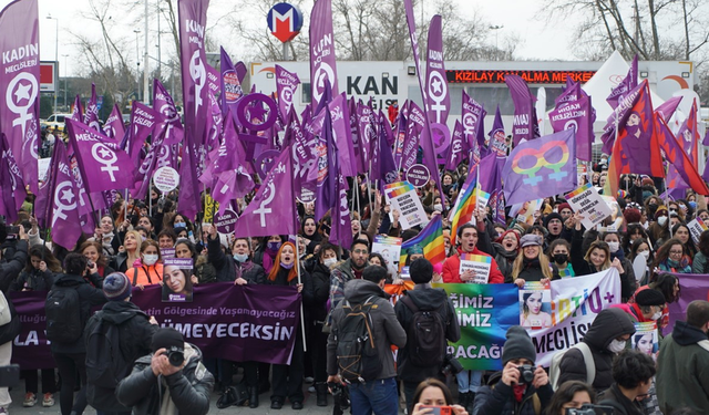 8 Mart’ta kadınlar sokakta: İzmir’in buluşma adresi Alsancak