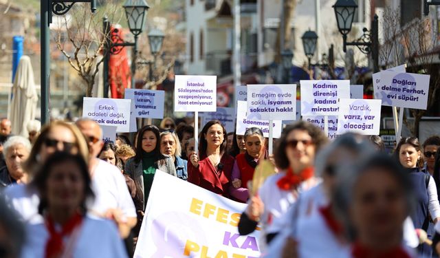 Efes Selçuk’ta 8 Mart yürüyüşü: Kadın yoksa demokrasi yok!