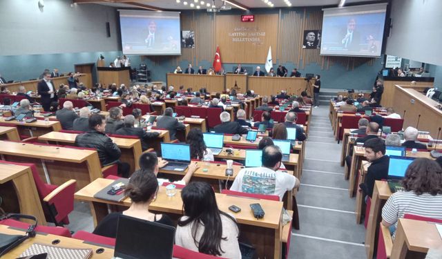 İzmir Büyükşehir Meclisi’nde Berkin Elvan anıldı