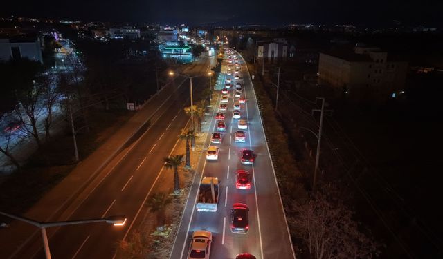 Tatil bitiyor: Yollarda bayram dönüşü trafik yoğunluğu!