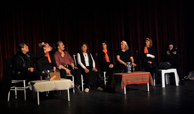 Bornova’da her gün 8 Mart: Sahne kadınların!