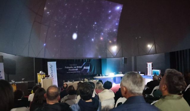 Konak’ta Felsefe ve Bilim Festivali’ne yoğun ilgi