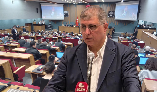 Tugay’dan elektrikli otobüs eleştirilerine yanıt: İzmir’i karalamaya yönelik kampanya yürütülüyor